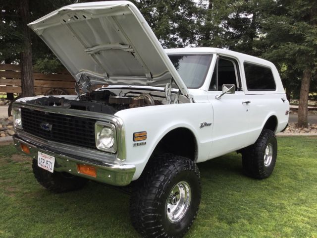 1972 White Chevrolet Blazer