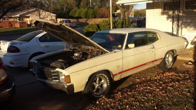 1972 White Chevrolet Chevelle Coupe