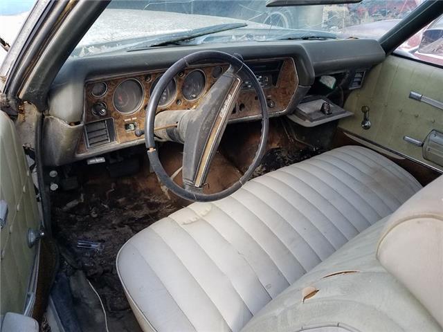 1972 White Chevrolet Monte Carlo --