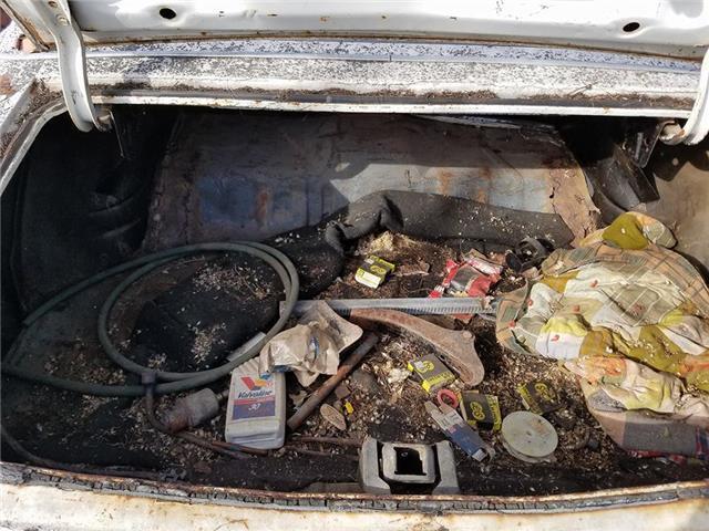 1972 White Chevrolet Monte Carlo --