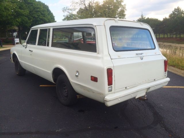 1972 Red Chevrolet Suburban