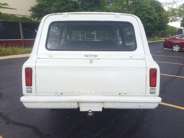 1972 Red Chevrolet Suburban