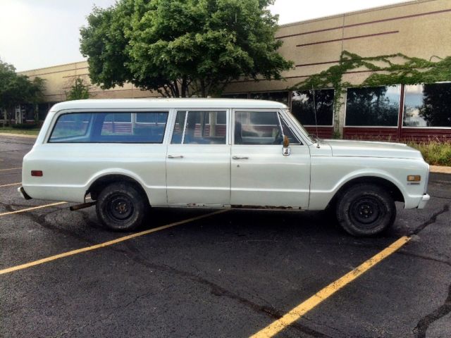 1972 Red Chevrolet Suburban