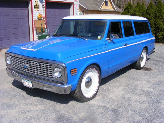 1972 Blue Chevrolet Suburban suburban