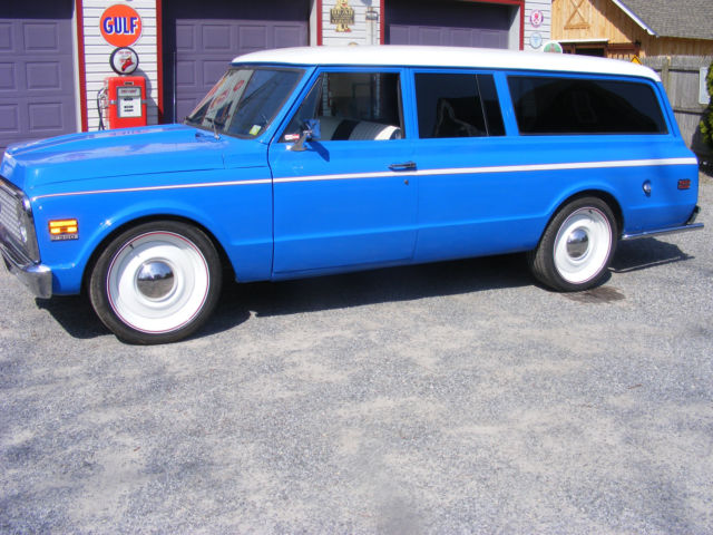1972 Blue Chevrolet Suburban suburban