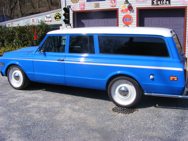 1972 Blue Chevrolet Suburban suburban