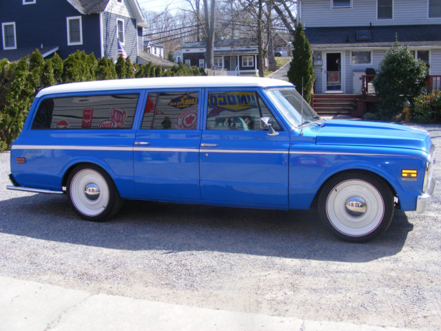 1972 Blue Chevrolet Suburban suburban