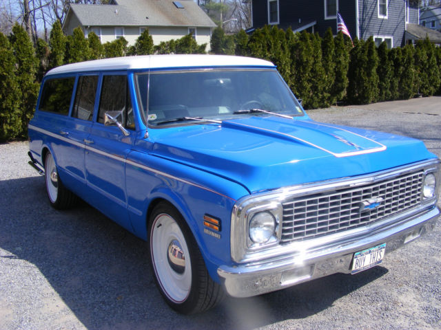 1972 Blue Chevrolet Suburban suburban