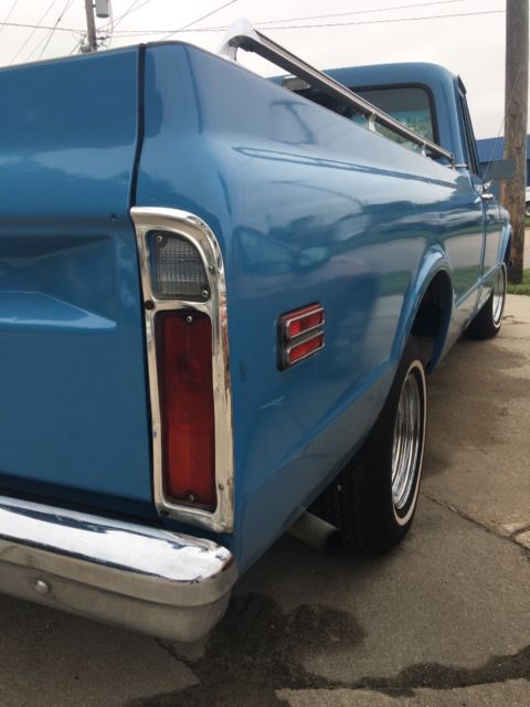1972 Blue Chevrolet C-10 standard cab