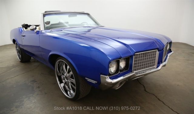 1972 Blue Oldsmobile Cutlass