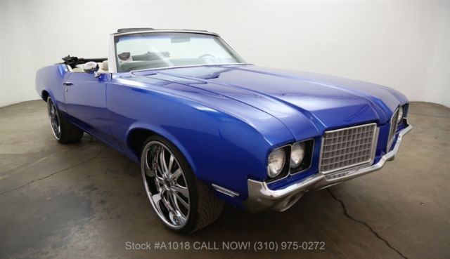 1972 Blue Oldsmobile Cutlass