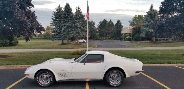 1972 White Chevrolet Corvette Coupe