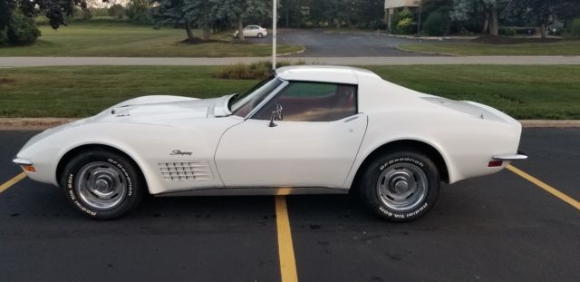 1972 White Chevrolet Corvette Coupe