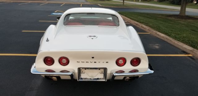 1972 White Chevrolet Corvette Coupe