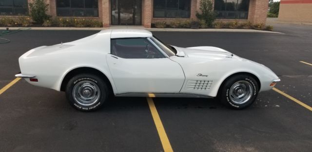 1972 White Chevrolet Corvette Coupe