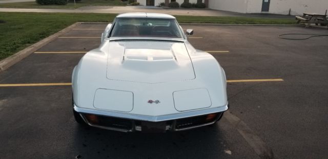 1972 White Chevrolet Corvette Coupe