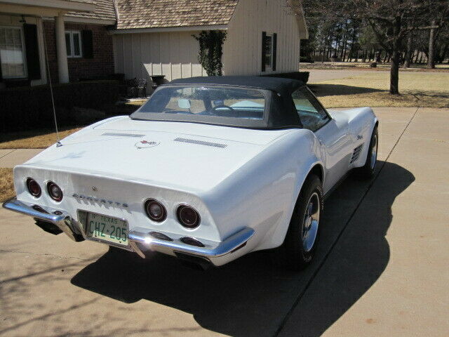 1972 White Chevrolet Corvette Convertible
