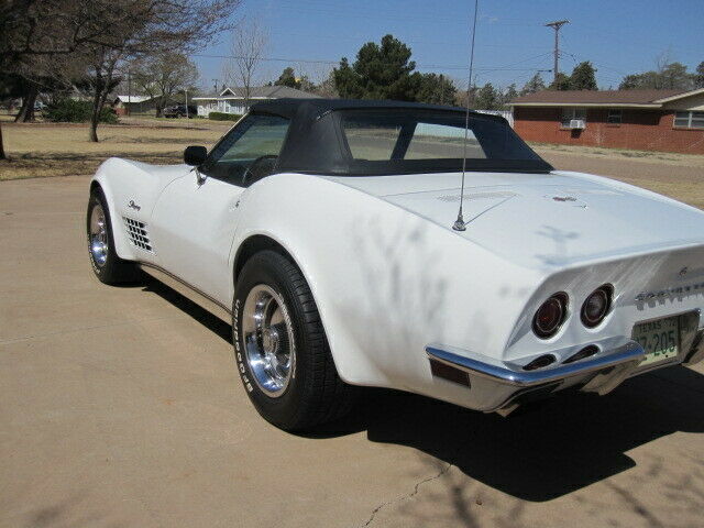 1972 White Chevrolet Corvette Convertible