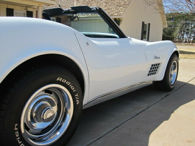 1972 White Chevrolet Corvette Convertible