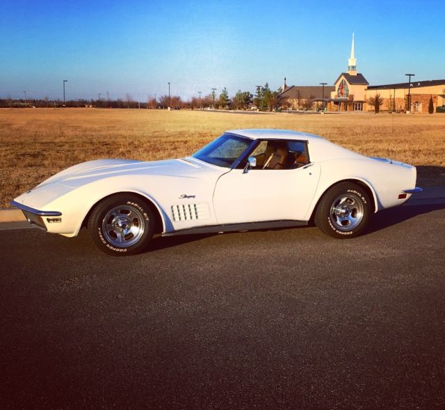 1972 White Chevrolet Corvette Coupe