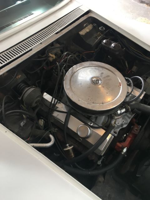 1972 White Chevrolet Corvette Coupe