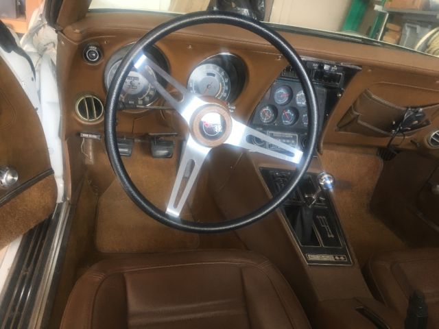 1972 White Chevrolet Corvette Coupe