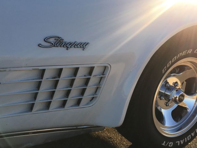 1972 White Chevrolet Corvette Coupe