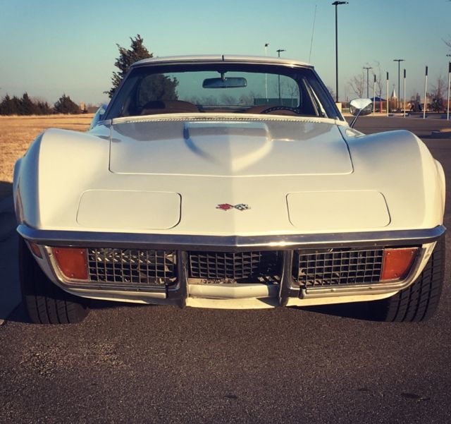 1972 White Chevrolet Corvette Coupe