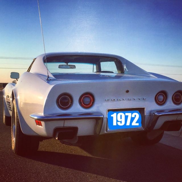 1972 White Chevrolet Corvette Coupe