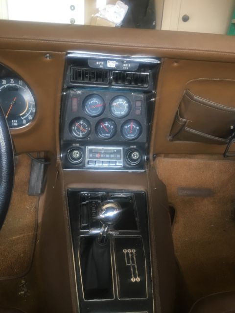 1972 White Chevrolet Corvette Coupe