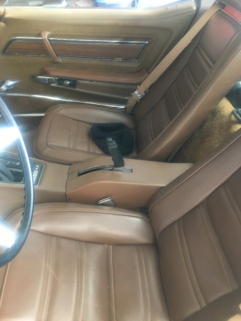 1972 White Chevrolet Corvette Coupe