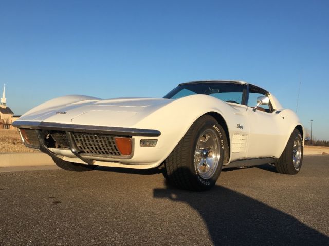 1972 White Chevrolet Corvette Coupe