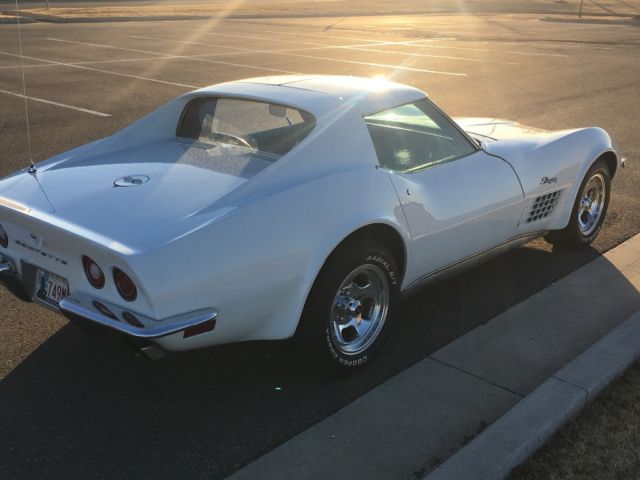 1972 White Chevrolet Corvette Coupe