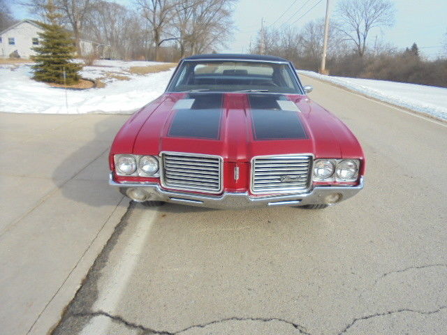 1972 Red Oldsmobile Cutlass Coupe