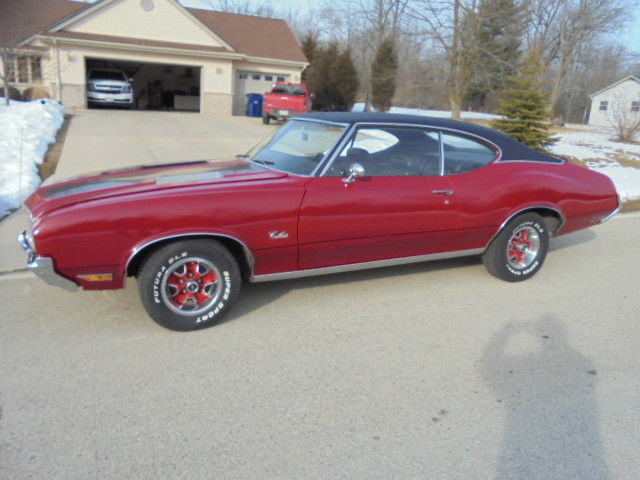 1972 Red Oldsmobile Cutlass Coupe