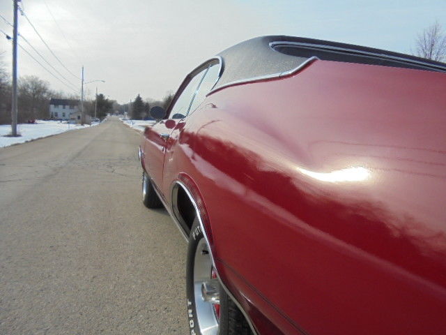 1972 Red Oldsmobile Cutlass Coupe
