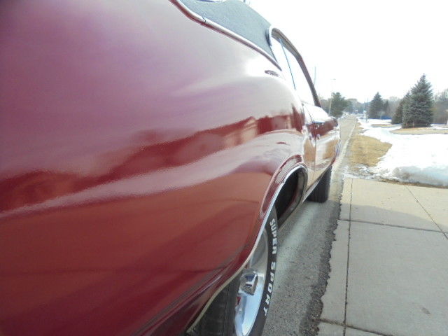 1972 Red Oldsmobile Cutlass Coupe