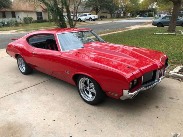 1972 Red Oldsmobile Cutlass Coupe