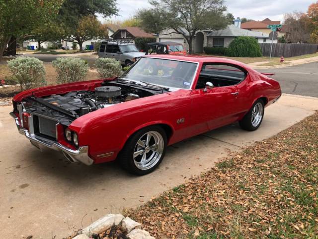 1972 Red Oldsmobile Cutlass Coupe