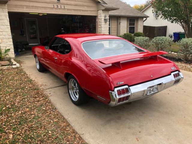 1972 Red Oldsmobile Cutlass Coupe