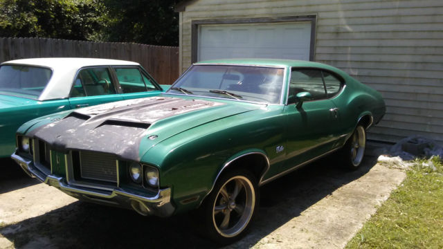 1972 Green Oldsmobile Cutlass Coupe