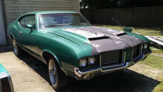 1972 Green Oldsmobile Cutlass Coupe