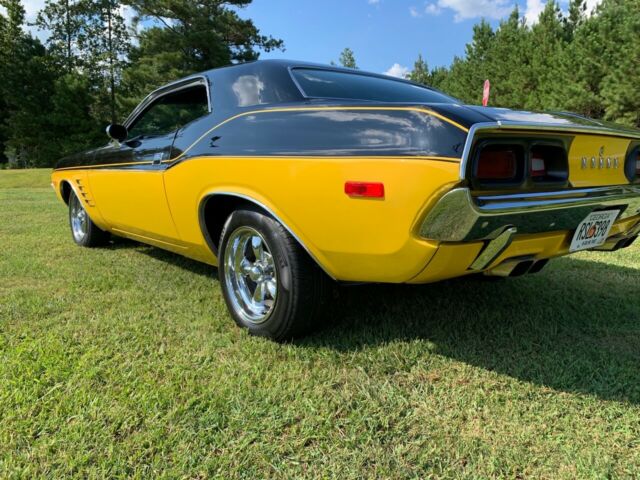 1972 Black/Yellow Dodge Challenger