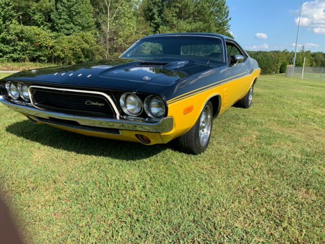 1972 Black/Yellow Dodge Challenger