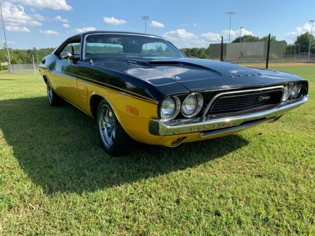 1972 Black/Yellow Dodge Challenger