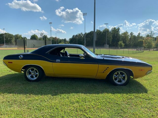 1972 Black/Yellow Dodge Challenger