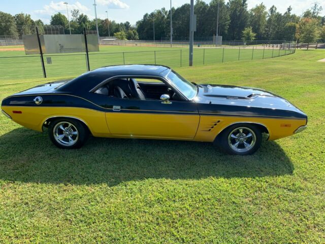 1972 Black/Yellow Dodge Challenger