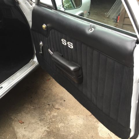 1972 White Chevrolet El Camino