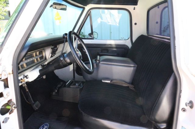 1972 White Ford F-100