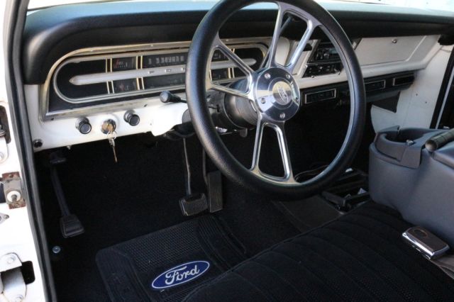 1972 White Ford F-100